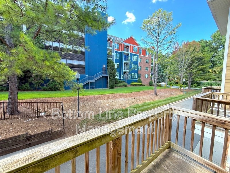 🏡 Spacious 3-Bedroom Townhome in Charlotte’s Elizabeth Neighborhood property image