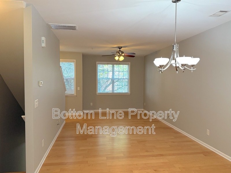 🏡 Spacious 3-Bedroom Townhome in Charlotte’s Elizabeth Neighborhood property image