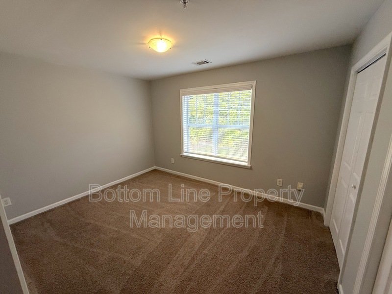 🏡 Spacious 3-Bedroom Townhome in Charlotte’s Elizabeth Neighborhood property image