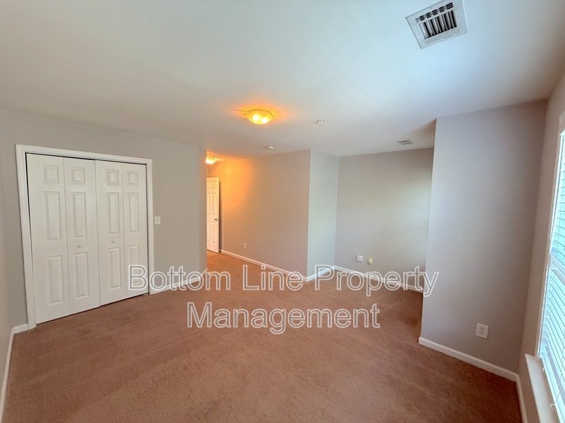 🏡 Spacious 3-Bedroom Townhome in Charlotte’s Elizabeth Neighborhood property image