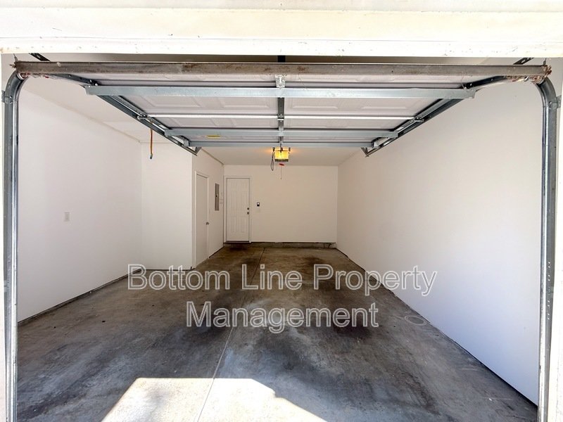 🏡 Spacious 3-Bedroom Townhome in Charlotte’s Elizabeth Neighborhood property image