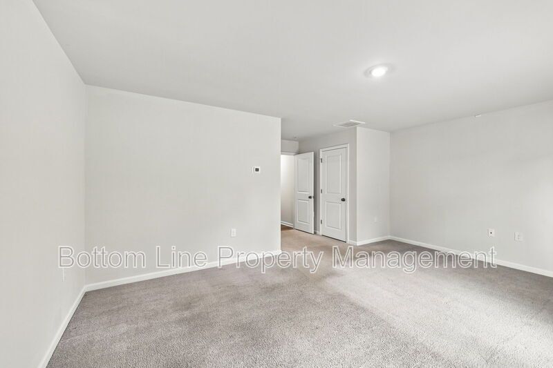 Modern 3BR Townhome in Pool Community | 1-Car Garage | Quartz Counters | Luxury Primary Suite property image
