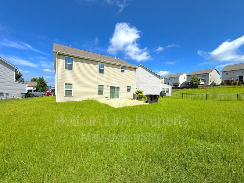 Spacious 3 Bedroom Home with Large Yard in Desirable Concord Community! property image