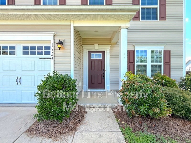 Spacious 3 Bedroom Home with Large Yard in Desirable Concord Community! property image