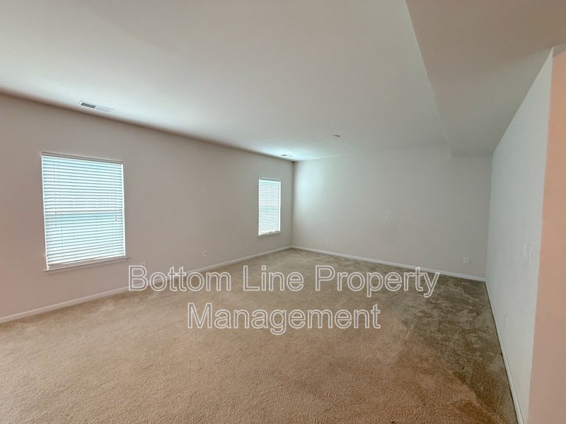 Spacious 3 Bedroom Home with Large Yard in Desirable Concord Community! property image