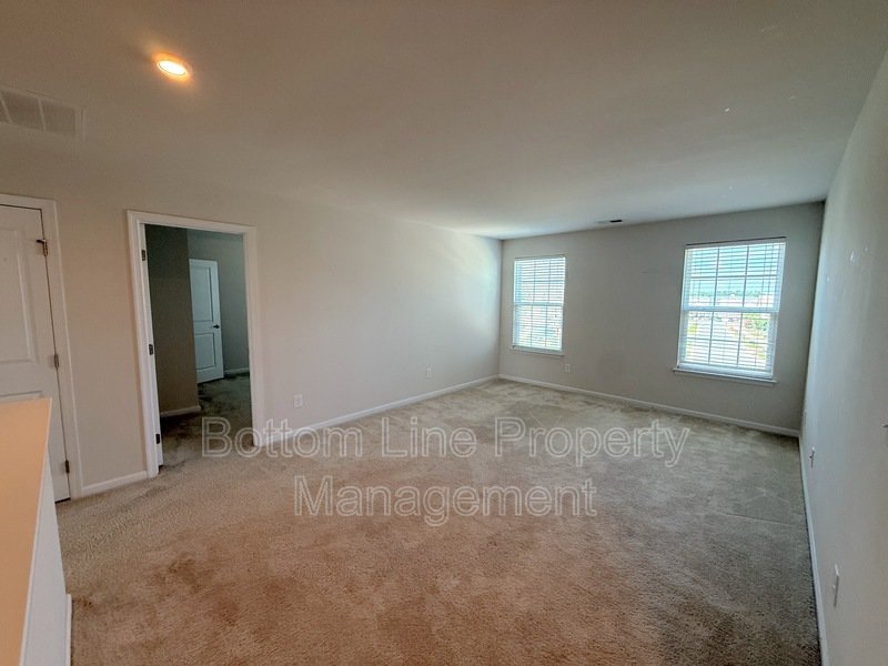 Spacious 3 Bedroom Home with Large Yard in Desirable Concord Community! property image