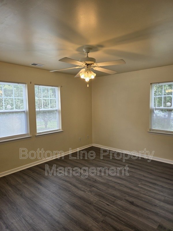 Charming 4BR Home with Spacious Yard – Prime Charlotte Location property image