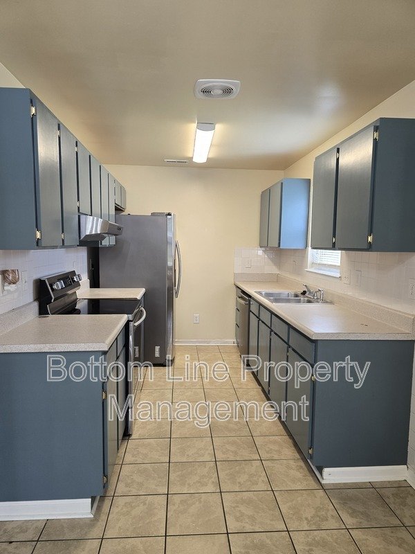 Charming 4BR Home with Spacious Yard – Prime Charlotte Location property image