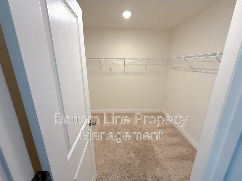 Available Now! 3BR 2.5 BA Townhome with Amazing Community Features! property image