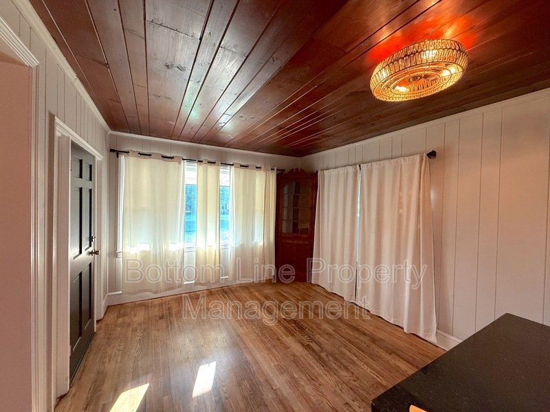 Charming 2BR/2BA Apartment close to Downtown and Winthrop property image