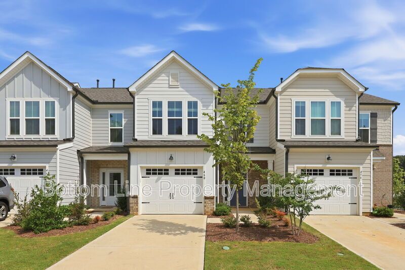 Modern 3BR/2.5BA Townhome with Beautiful Kitchen, Spacious Primary Suite & 1-Car Garage property image