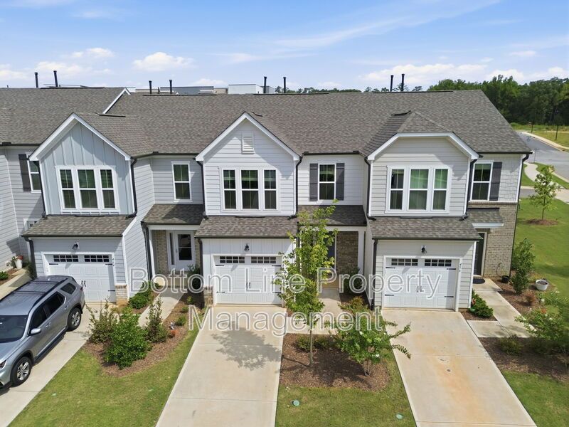 Modern 3BR/2.5BA Townhome with Beautiful Kitchen, Spacious Primary Suite & 1-Car Garage property image