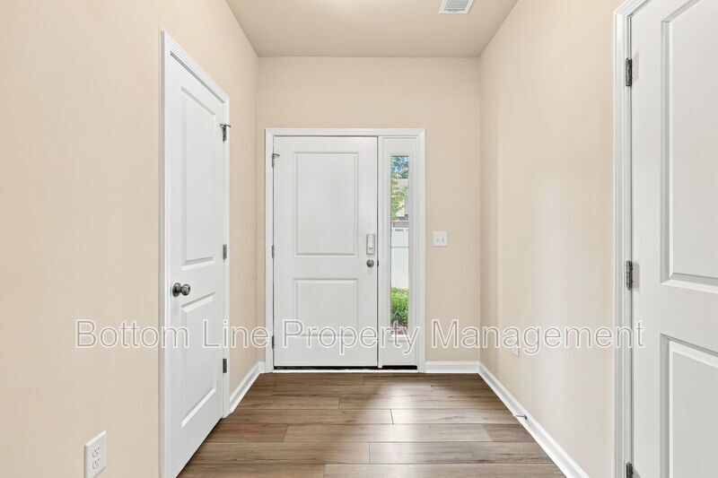 Modern 3BR/2.5BA Townhome with Beautiful Kitchen, Spacious Primary Suite & 1-Car Garage property image