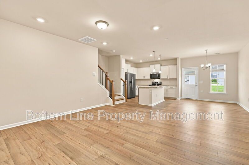Modern 3BR/2.5BA Townhome with Beautiful Kitchen, Spacious Primary Suite & 1-Car Garage property image
