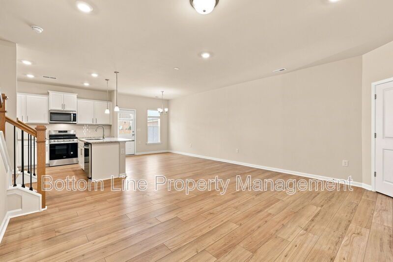 Modern 3BR/2.5BA Townhome with Beautiful Kitchen, Spacious Primary Suite & 1-Car Garage property image