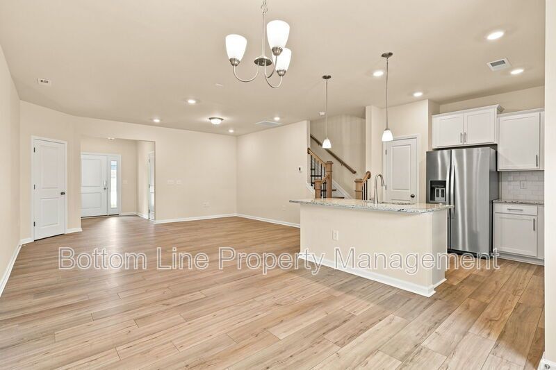 Modern 3BR/2.5BA Townhome with Beautiful Kitchen, Spacious Primary Suite & 1-Car Garage property image