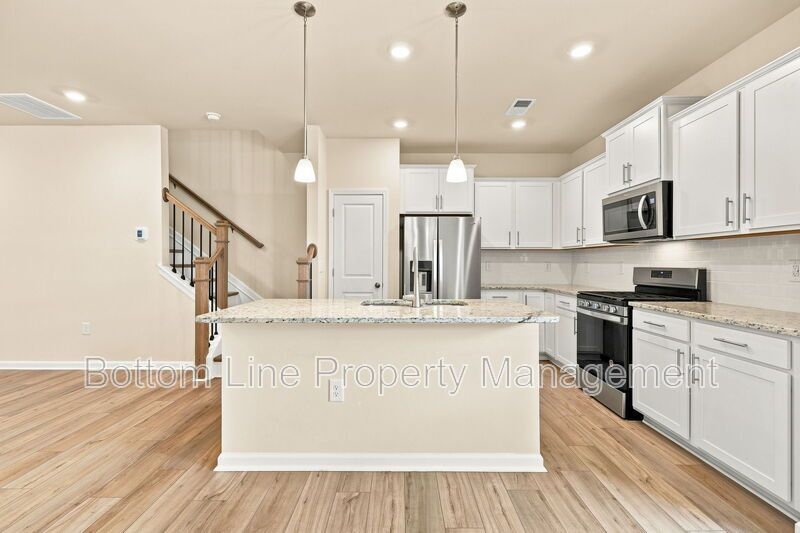 Modern 3BR/2.5BA Townhome with Beautiful Kitchen, Spacious Primary Suite & 1-Car Garage property image