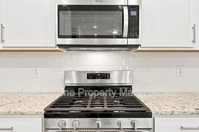 Modern 3BR/2.5BA Townhome with Beautiful Kitchen, Spacious Primary Suite & 1-Car Garage property image