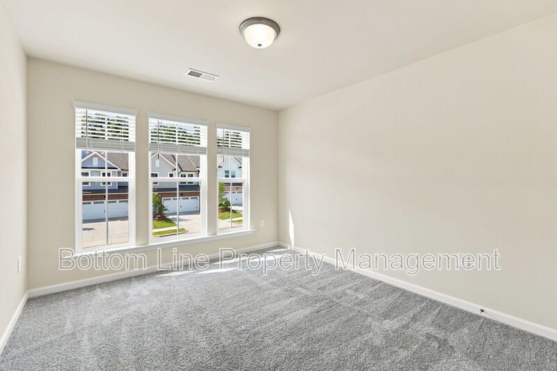 Modern 3BR/2.5BA Townhome with Beautiful Kitchen, Spacious Primary Suite & 1-Car Garage property image
