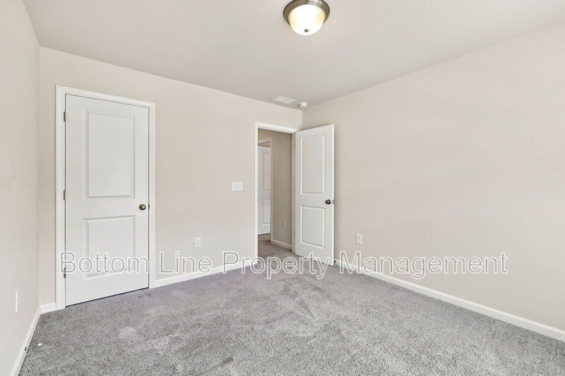 Modern 3BR/2.5BA Townhome with Beautiful Kitchen, Spacious Primary Suite & 1-Car Garage property image