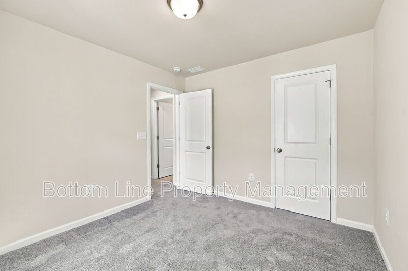 Modern 3BR/2.5BA Townhome with Beautiful Kitchen, Spacious Primary Suite & 1-Car Garage property image