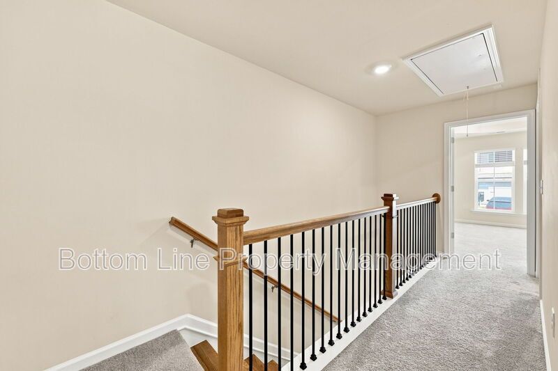 Modern 3BR/2.5BA Townhome with Beautiful Kitchen, Spacious Primary Suite & 1-Car Garage property image