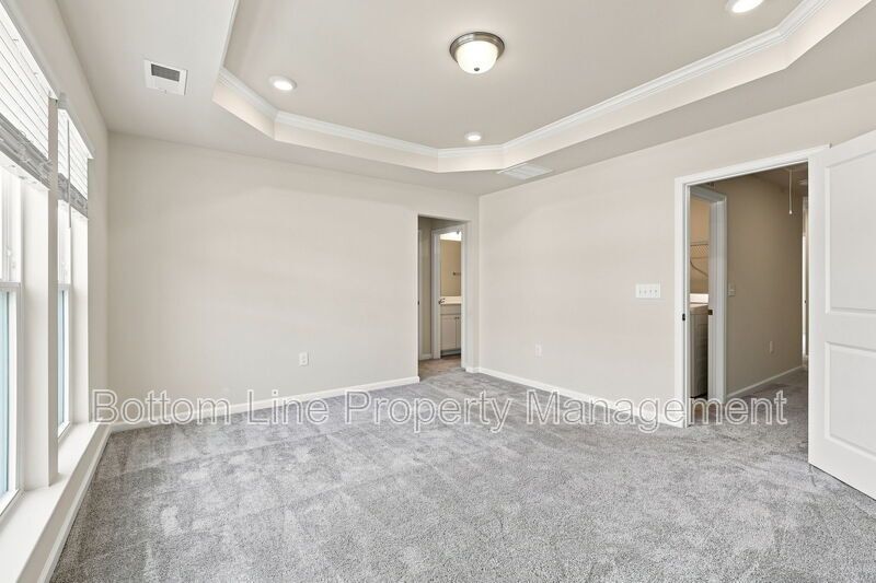 Modern 3BR/2.5BA Townhome with Beautiful Kitchen, Spacious Primary Suite & 1-Car Garage property image