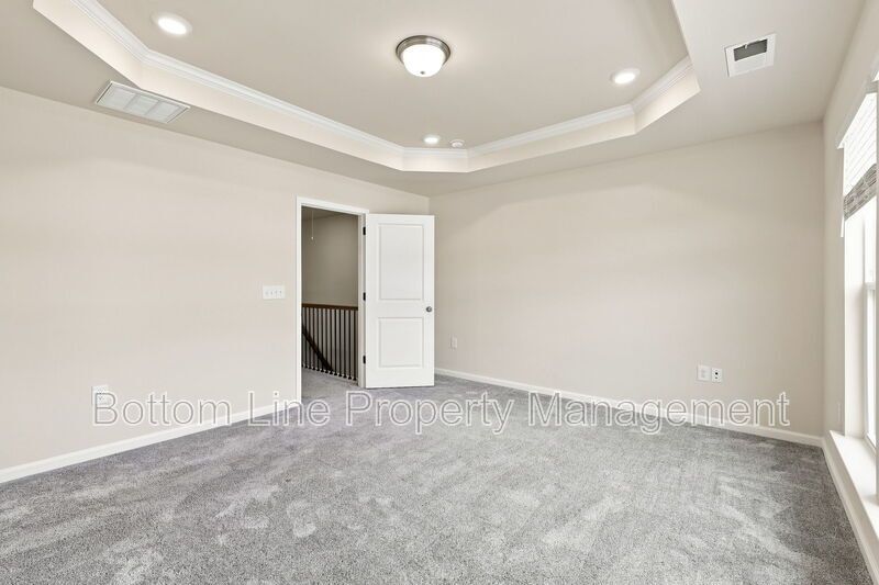 Modern 3BR/2.5BA Townhome with Beautiful Kitchen, Spacious Primary Suite & 1-Car Garage property image