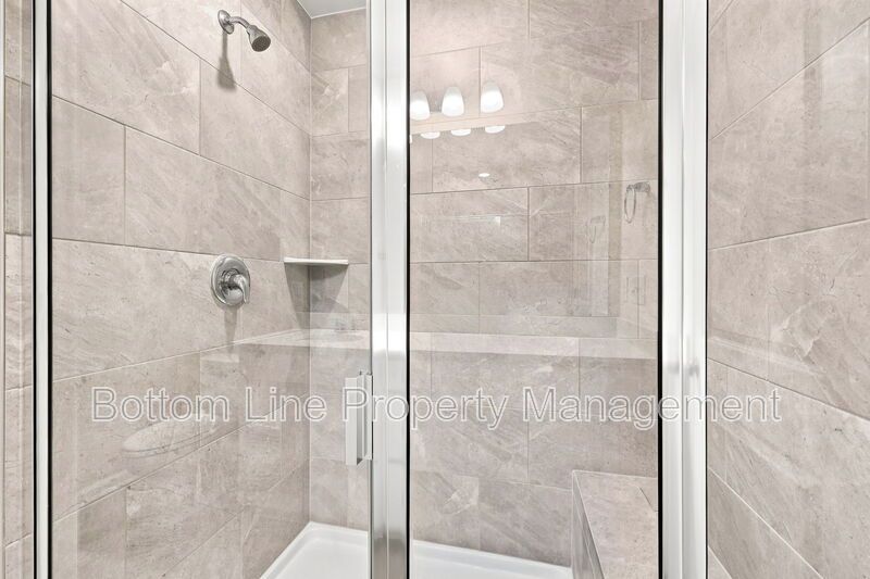 Modern 3BR/2.5BA Townhome with Beautiful Kitchen, Spacious Primary Suite & 1-Car Garage property image