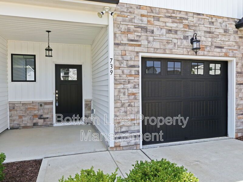 Modern 3BR/2.5BA Townhome with 1-Car Garage & Community Pool property image