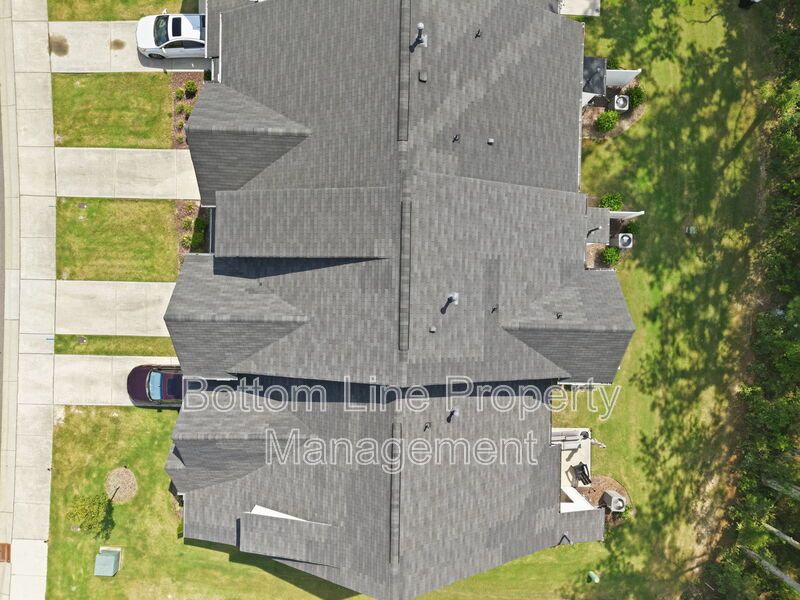 Modern 3BR/2.5BA Townhome with 1-Car Garage & Community Pool property image
