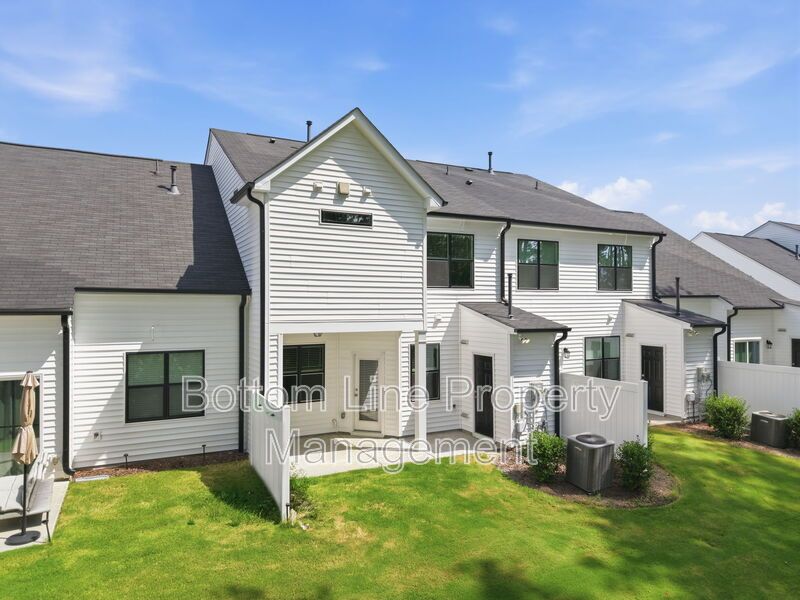 Modern 3BR/2.5BA Townhome with 1-Car Garage & Community Pool property image