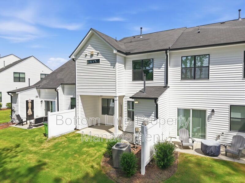 Modern 3BR/2.5BA Townhome with 1-Car Garage & Community Pool property image