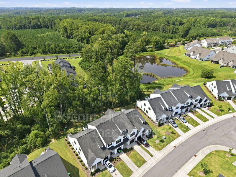 Modern 3BR/2.5BA Townhome with 1-Car Garage & Community Pool property image