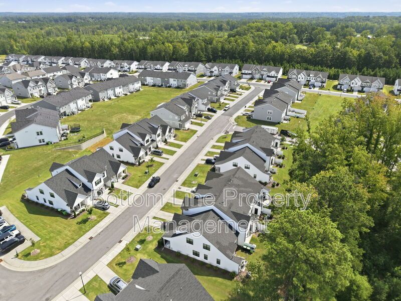 Modern 3BR/2.5BA Townhome with 1-Car Garage & Community Pool property image