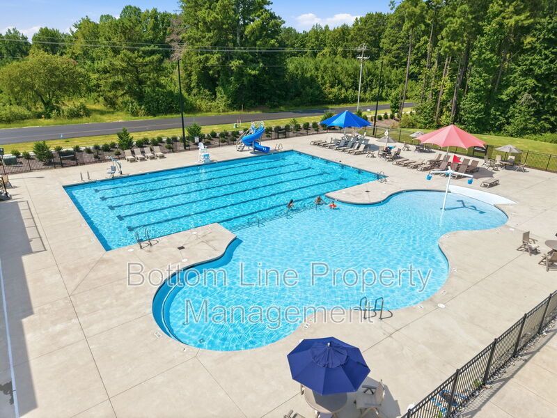 Modern 3BR/2.5BA Townhome with 1-Car Garage & Community Pool property image