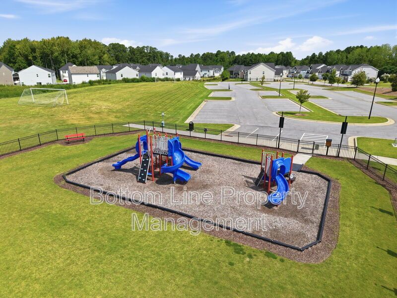 Modern 3BR/2.5BA Townhome with 1-Car Garage & Community Pool property image