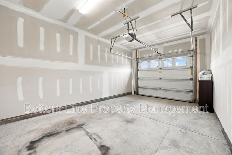 Modern 3BR/2.5BA Townhome with 1-Car Garage & Community Pool property image