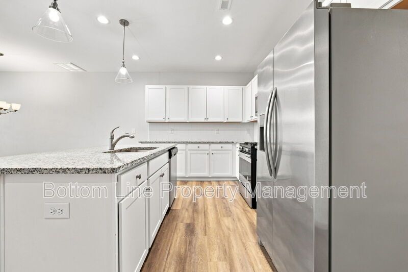 Modern 3BR/2.5BA Townhome with 1-Car Garage & Community Pool property image