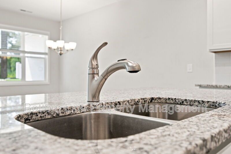 Modern 3BR/2.5BA Townhome with 1-Car Garage & Community Pool property image