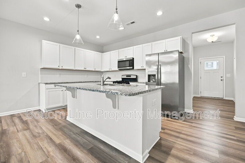 Modern 3BR/2.5BA Townhome with 1-Car Garage & Community Pool property image