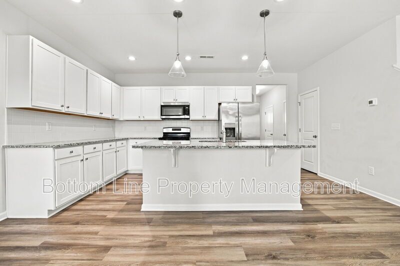 Modern 3BR/2.5BA Townhome with 1-Car Garage & Community Pool property image