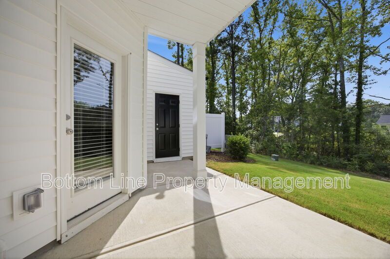 Modern 3BR/2.5BA Townhome with 1-Car Garage & Community Pool property image