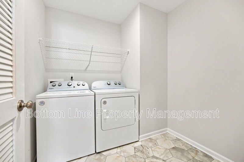 Modern 3BR/2.5BA Townhome with 1-Car Garage & Community Pool property image