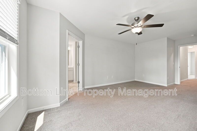Modern 3BR/2.5BA Townhome with 1-Car Garage & Community Pool property image