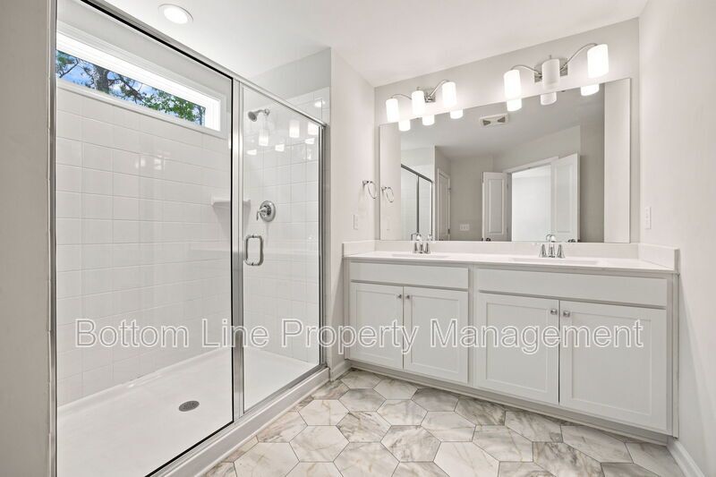Modern 3BR/2.5BA Townhome with 1-Car Garage & Community Pool property image
