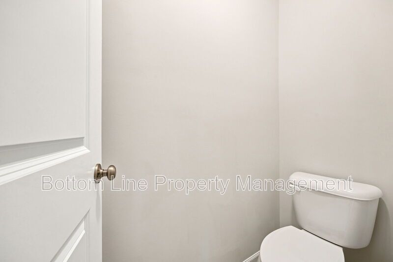 Modern 3BR/2.5BA Townhome with 1-Car Garage & Community Pool property image