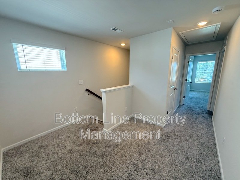🏡 Modern 3 Bedroom Townhome with 2-Car Garage in Northwest Charlotte! property image