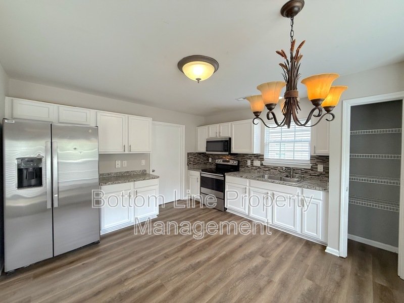 Spacious 4 BR Home on a Generous Corner Lot! property image