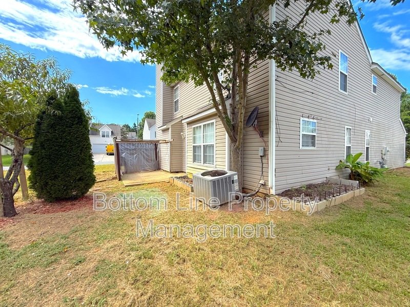 Spacious 4 BR Home on a Generous Corner Lot! property image